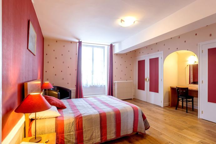 Imagen de la habitación del Hotel de la Poste, La Condamine. Foto 11