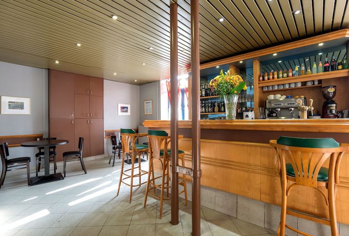 Imagen del bar/restaurante del Hotel de la Poste, La Condamine. Foto 2