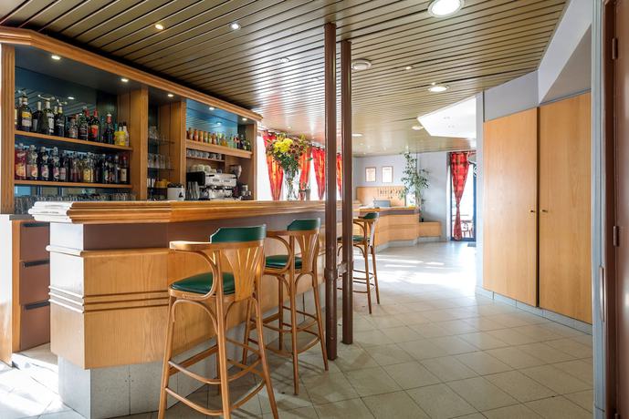 Imagen del bar/restaurante del Hotel de la Poste, La Condamine. Foto 7