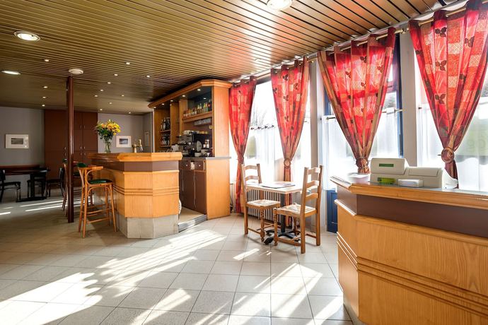 Imagen del bar/restaurante del Hotel de la Poste, La Condamine. Foto 8