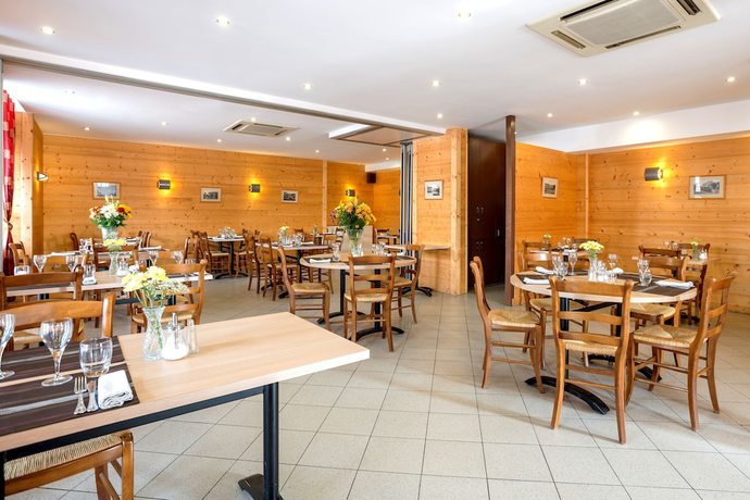 Imagen del bar/restaurante del Hotel de la Poste, La Condamine. Foto 9