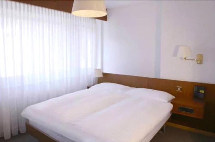 Imagen de la habitación del Hotel de la Poste, MARTIGNY. Foto 10