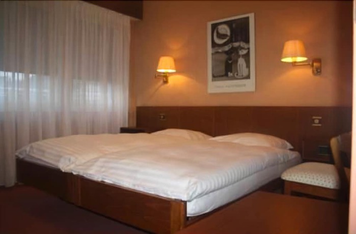 Imagen de la habitación del Hotel de la Poste, MARTIGNY. Foto 11