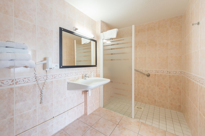 Imagen de la habitación del Hotel de l&rsquo;Oc&eacute;an Concarneau. Foto 3