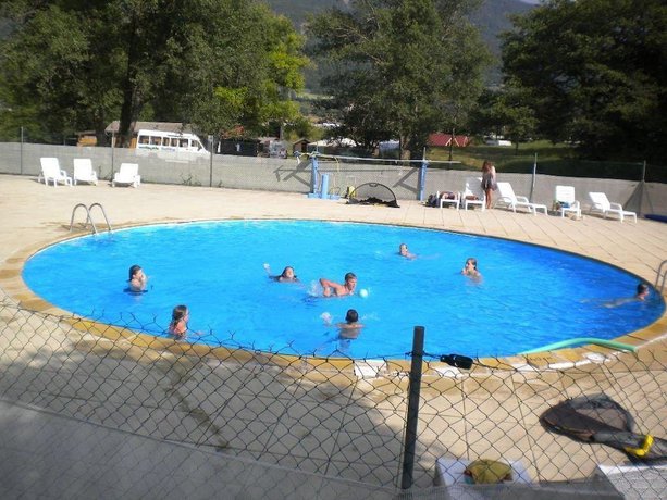 Imagen de la piscina del Hotel de plein air les Cariamas. Foto 20