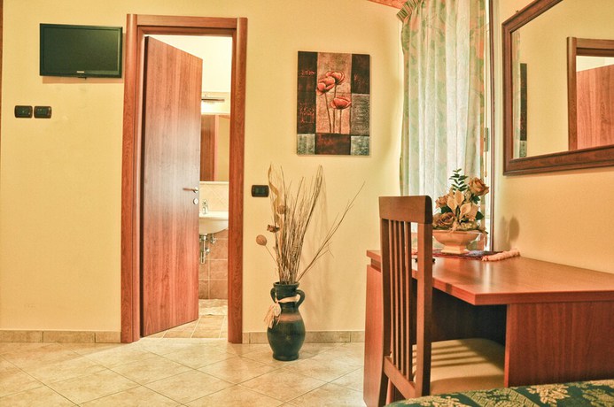 Imagen de la habitación del Hotel dei Pini, FIUGGI. Foto 7