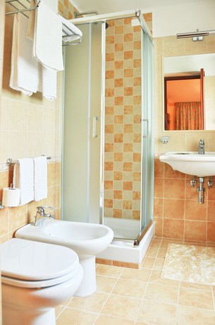 Imagen de la habitación del Hotel dei Pini, FIUGGI. Foto 11