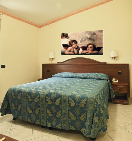 Imagen de la habitación del Hotel dei Pini, FIUGGI. Foto 13