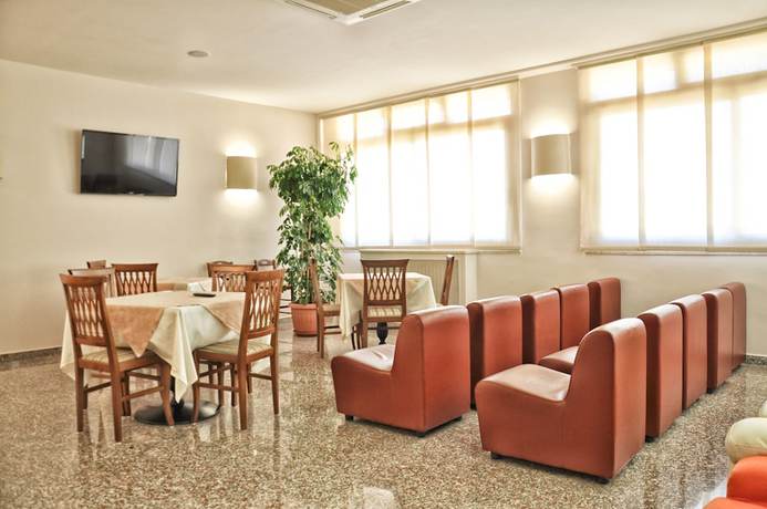 Imagen del bar/restaurante del Hotel dei Pini, FIUGGI. Foto 2