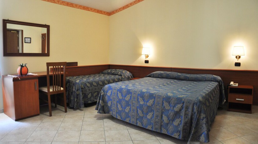 Imagen de la habitación del Hotel dei Pini, FIUGGI. Foto 16