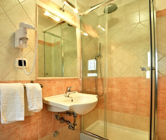 Imagen de la habitación del Hotel dei Pini, FIUGGI. Foto 17