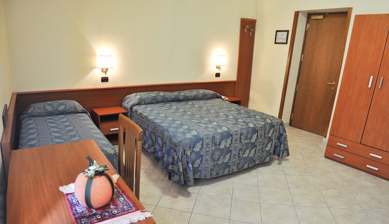 Imagen de la habitación del Hotel dei Pini, FIUGGI. Foto 18