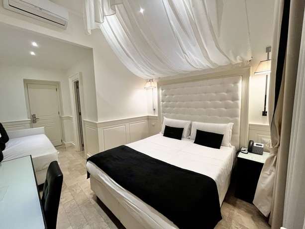 Imagen de la habitación del Hotel dei Quiriti Suite. Foto 17