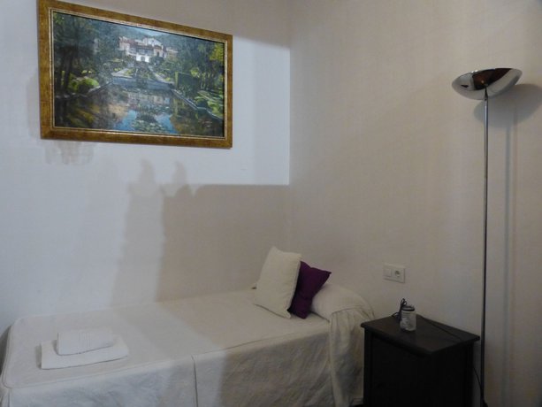 Imagen de la habitación del Hotel del Arbol. Foto 9