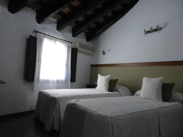 Imagen de la habitación del Hotel del Arbol. Foto 10