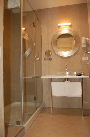 Imagen de la habitación del Hotel del Conte, Fondi. Foto 9