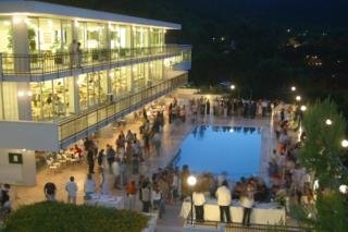 Imagen de la piscina del Hotel del Faro Pugnochiuso Resort. Foto 2