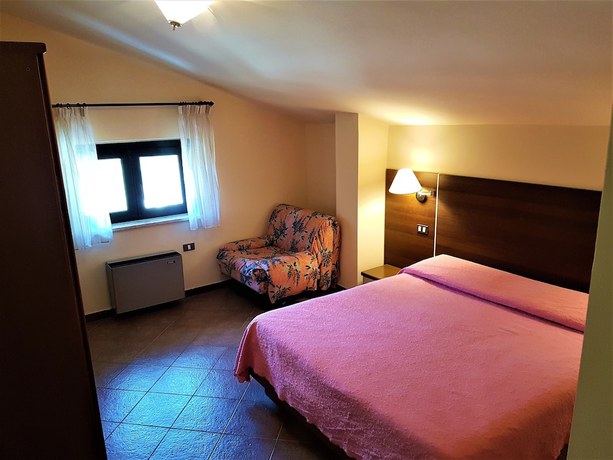 Imagen de la habitación del Hotel del Lago Ampollino. Foto 8