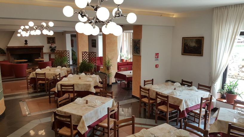 Imagen del bar/restaurante del Hotel del Lago Ampollino. Foto 2