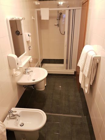 Imagen de la habitación del Hotel del Lago Ampollino. Foto 9