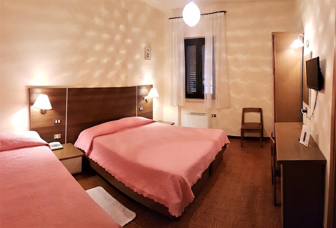Imagen de la habitación del Hotel del Lago Ampollino. Foto 10