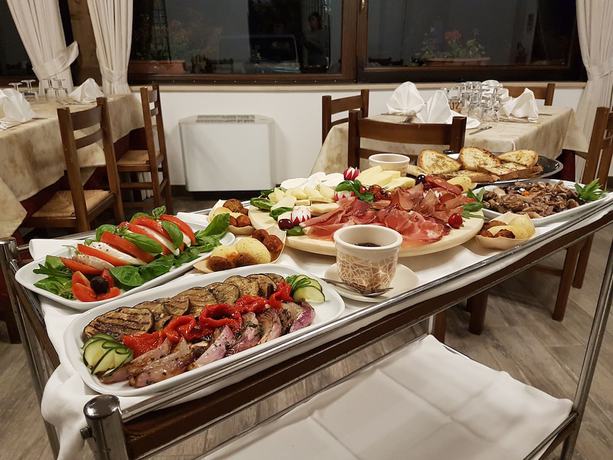 Imagen del bar/restaurante del Hotel del Lago Ampollino. Foto 4