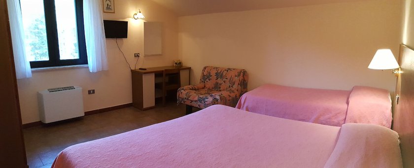 Imagen de la habitación del Hotel del Lago Ampollino. Foto 13
