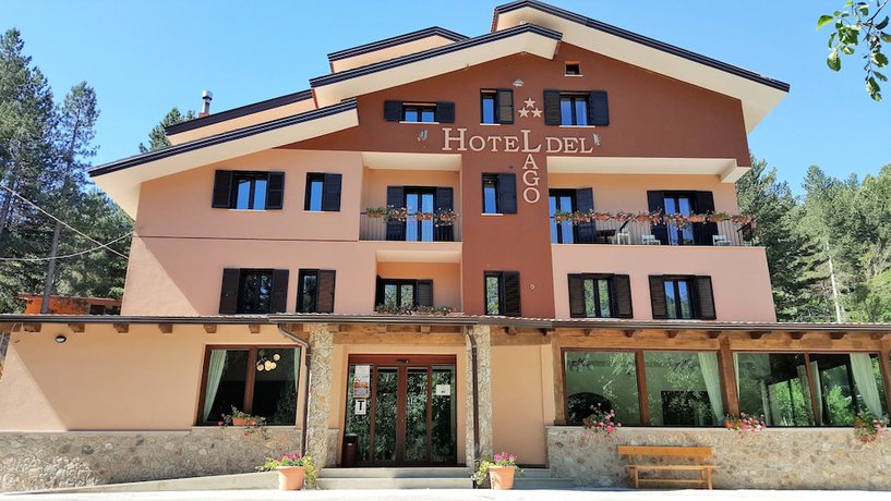 Imagen general del Hotel del Lago Ampollino. Foto 1
