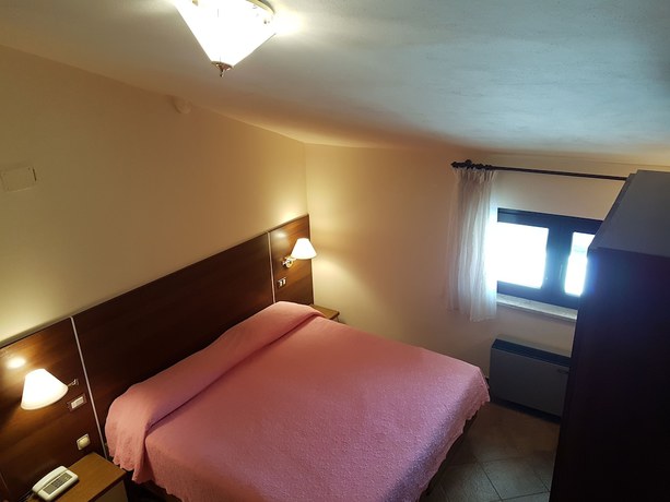 Imagen de la habitación del Hotel del Lago Ampollino. Foto 17