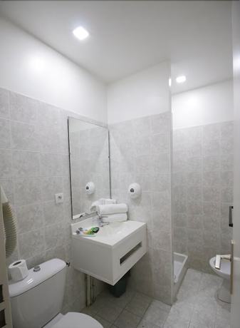 Imagen de la habitación del Hotel des 2 Nations. Foto 4