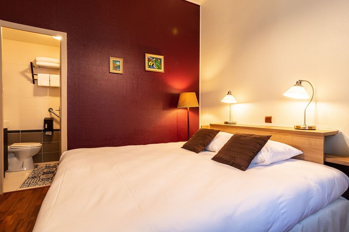 Imagen de la habitación del Hotel des Bains, AIX LES BAINS. Foto 15