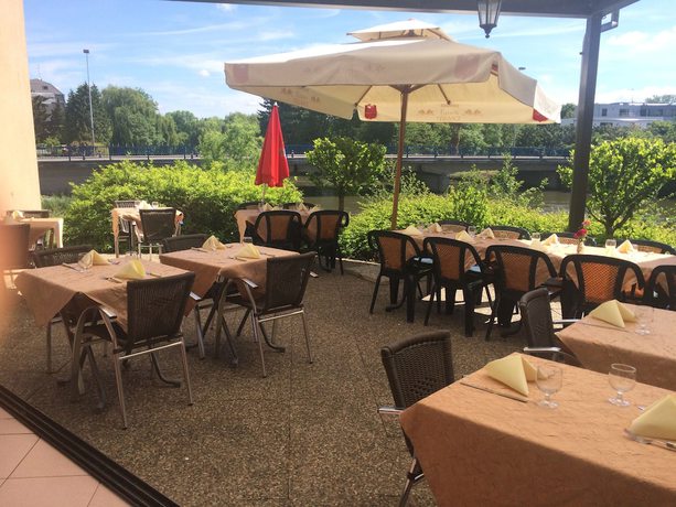 Imagen de los exteriores del Hotel des Bords de l'Ill. Foto 13