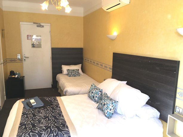 Imagen de la habitación del Hotel des Cayrons. Foto 2
