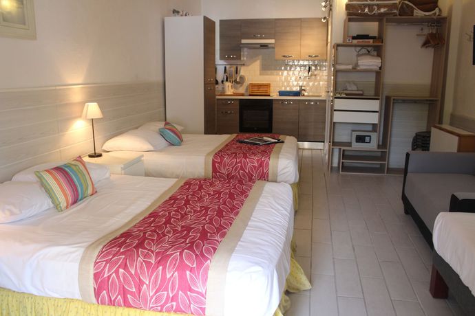 Imagen de la habitación del Hotel des Cayrons. Foto 4