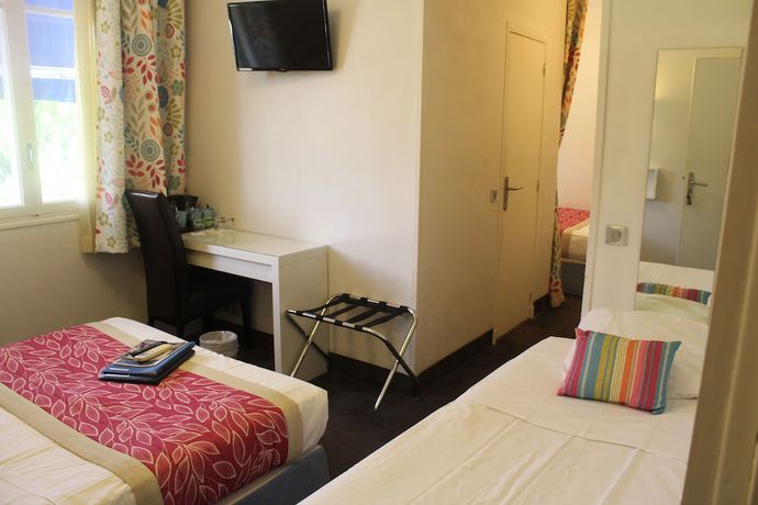 Imagen de la habitación del Hotel des Cayrons. Foto 7