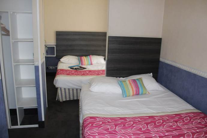 Imagen de la habitación del Hotel des Cayrons. Foto 10