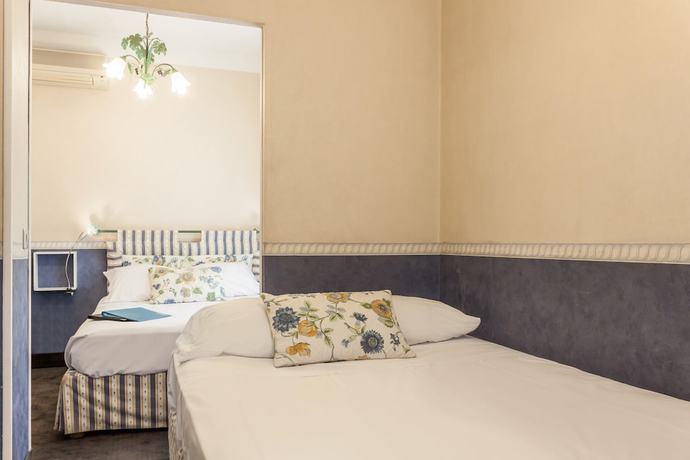 Imagen de la habitación del Hotel des Cayrons. Foto 16