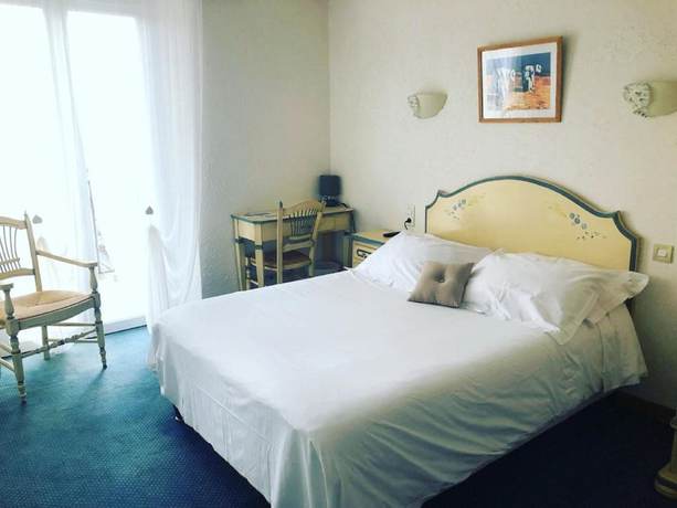 Imagen de la habitación del Hotel des Colonnes. Foto 4