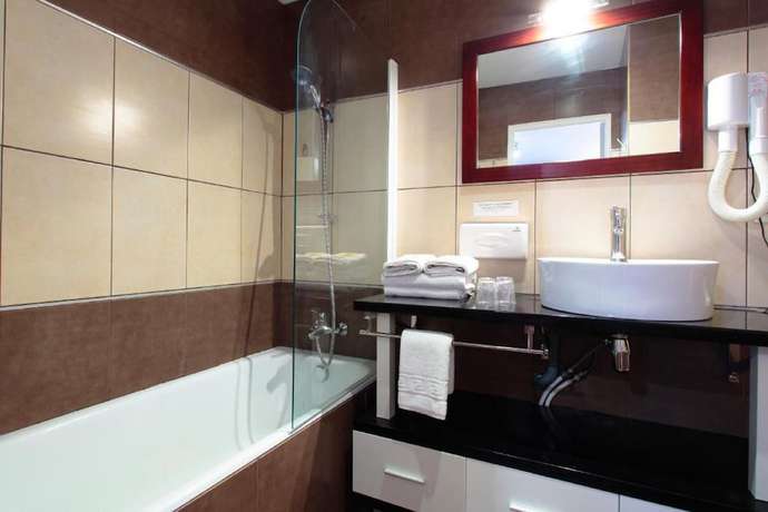 Imagen de la habitación del Hotel des Colonnes. Foto 5
