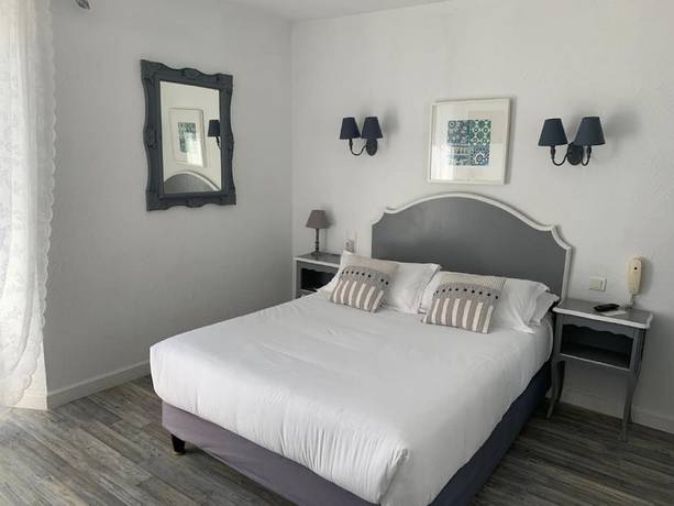 Imagen de la habitación del Hotel des Colonnes. Foto 8