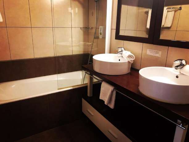 Imagen de la habitación del Hotel des Colonnes. Foto 9