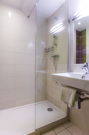 Imagen de la habitación del Hotel des Halles. Foto 12