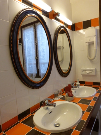 Imagen de la habitación del Hotel des Orf&egrave;vres. Foto 11