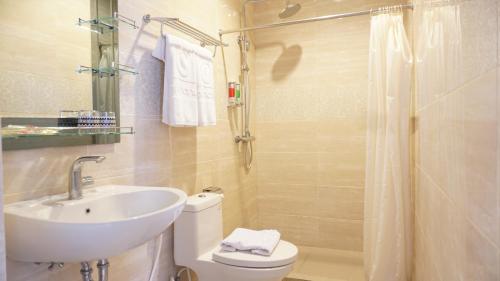 Imagen de la habitación del Hotel d\'primahotel Pattimura Makassar. Foto 12