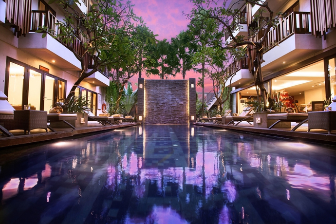 Imagen de la piscina del Hotel d'primahotel Seminyak. Foto 16