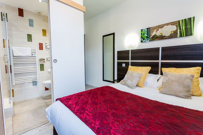 Imagen de la habitación del Hotel du Centre, Gramat. Foto 10