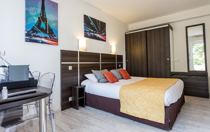 Imagen de la habitación del Hotel du Centre, Gramat. Foto 12