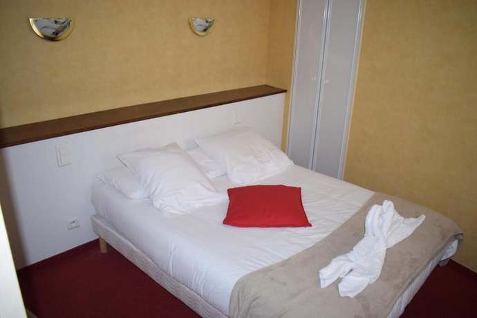 Imagen de la habitación del Hotel du Chateau, Vitre. Foto 18