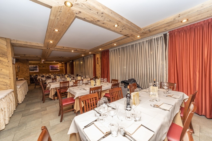 Imagen del bar/restaurante del Hotel du Col. Foto 2