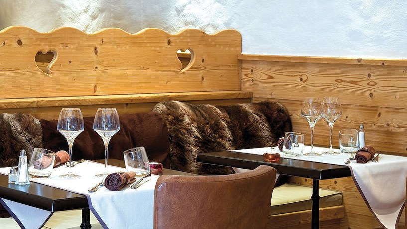 Imagen del bar/restaurante del Hotel du Commerce, Le Turban. Foto 3